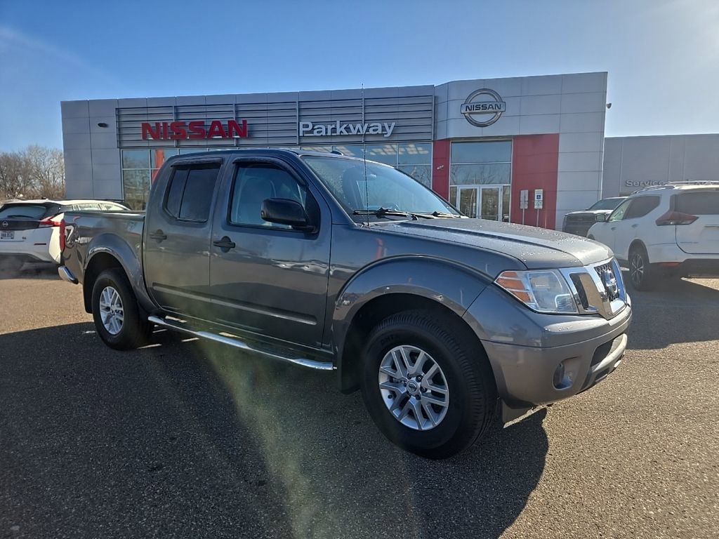 Used 2018 Nissan Frontier SV image 1