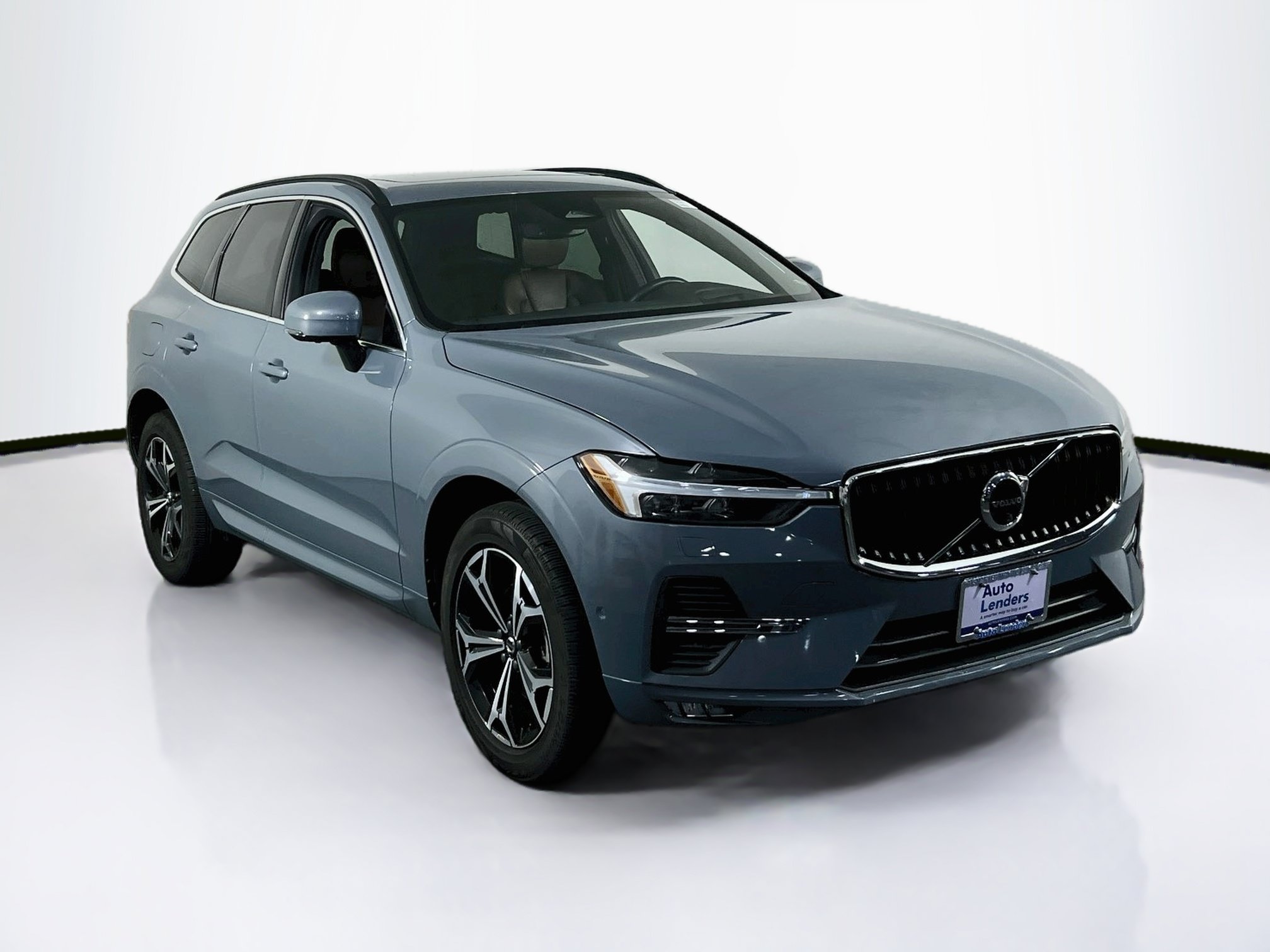 Used 2022 Volvo XC60 B5 Momentum AWD/4WD image 3