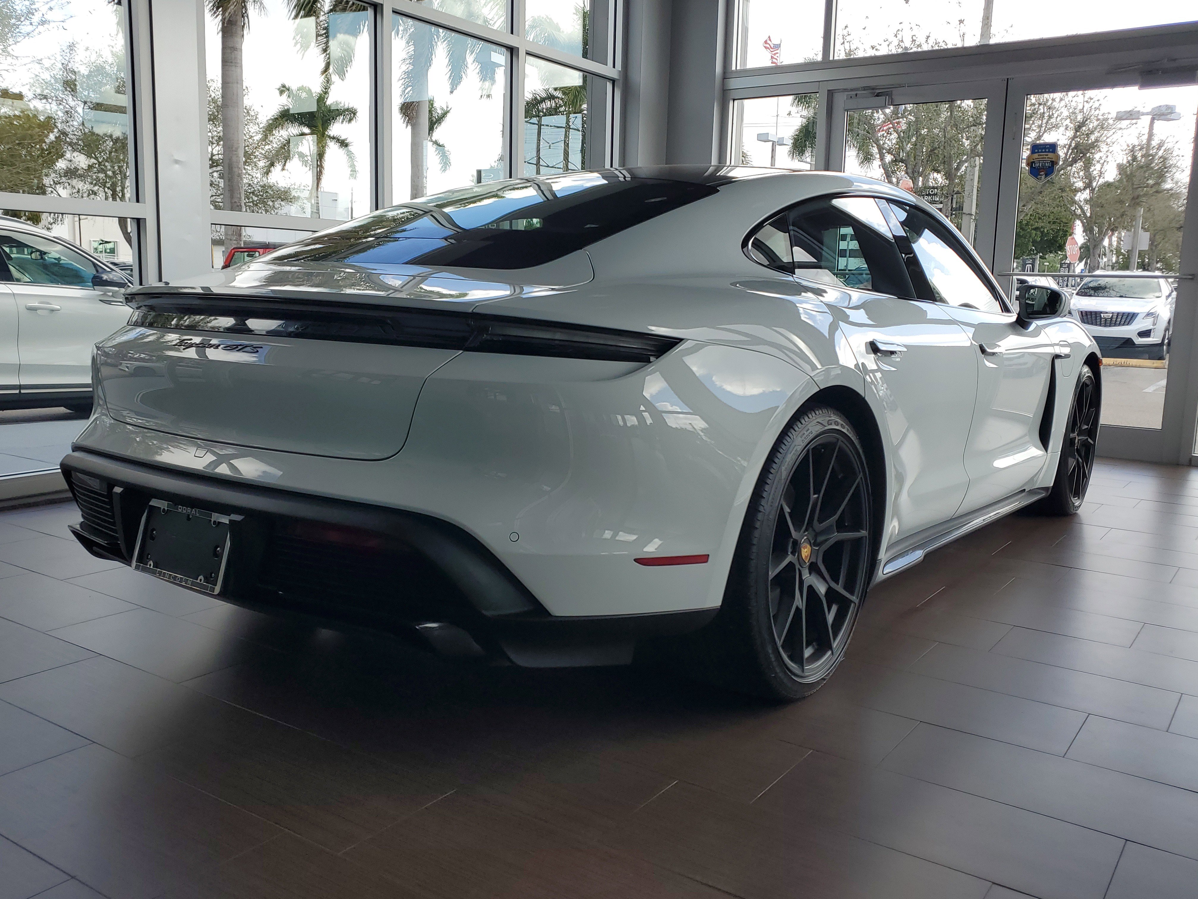 Used 2022 Porsche Taycan GTS image 3