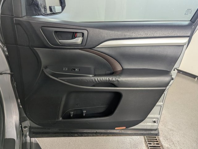 Used 2015 Toyota Highlander XLE image 22