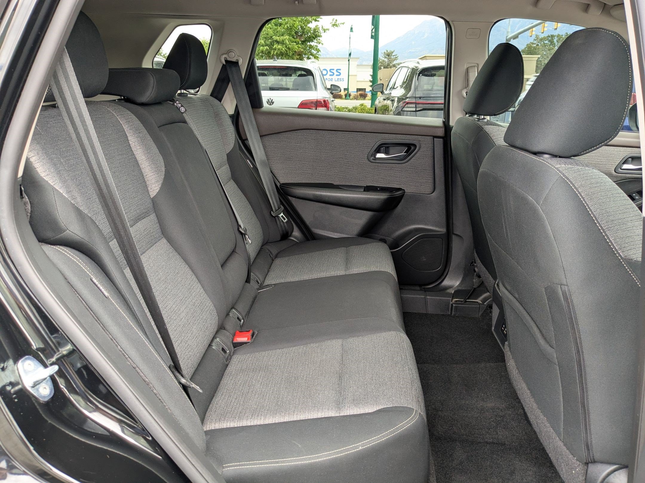 Used 2023 Nissan Rogue SV AWD/4WD image 32