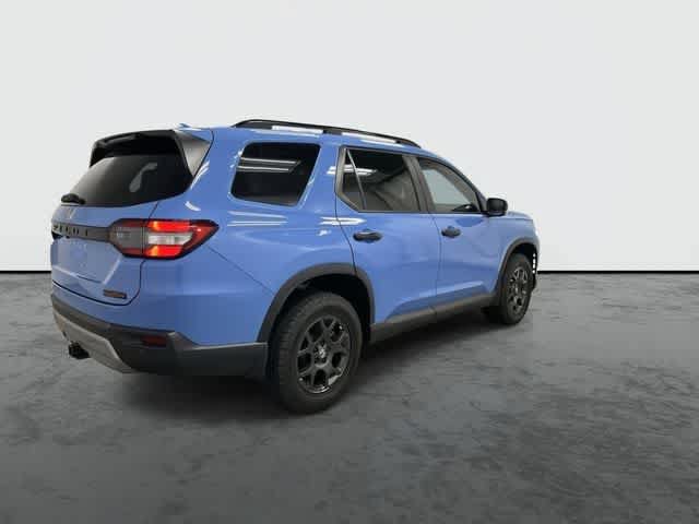 Used 2025 Honda Pilot TrailSport image 4