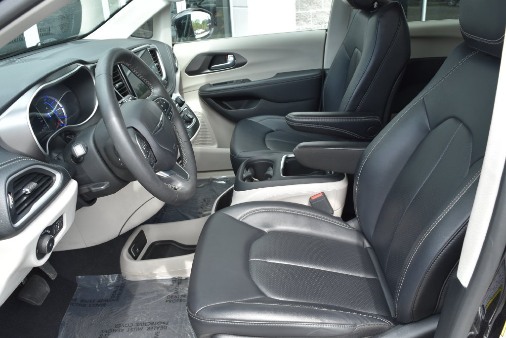 Used 2024 Chrysler Pacifica Limited FWD image 8
