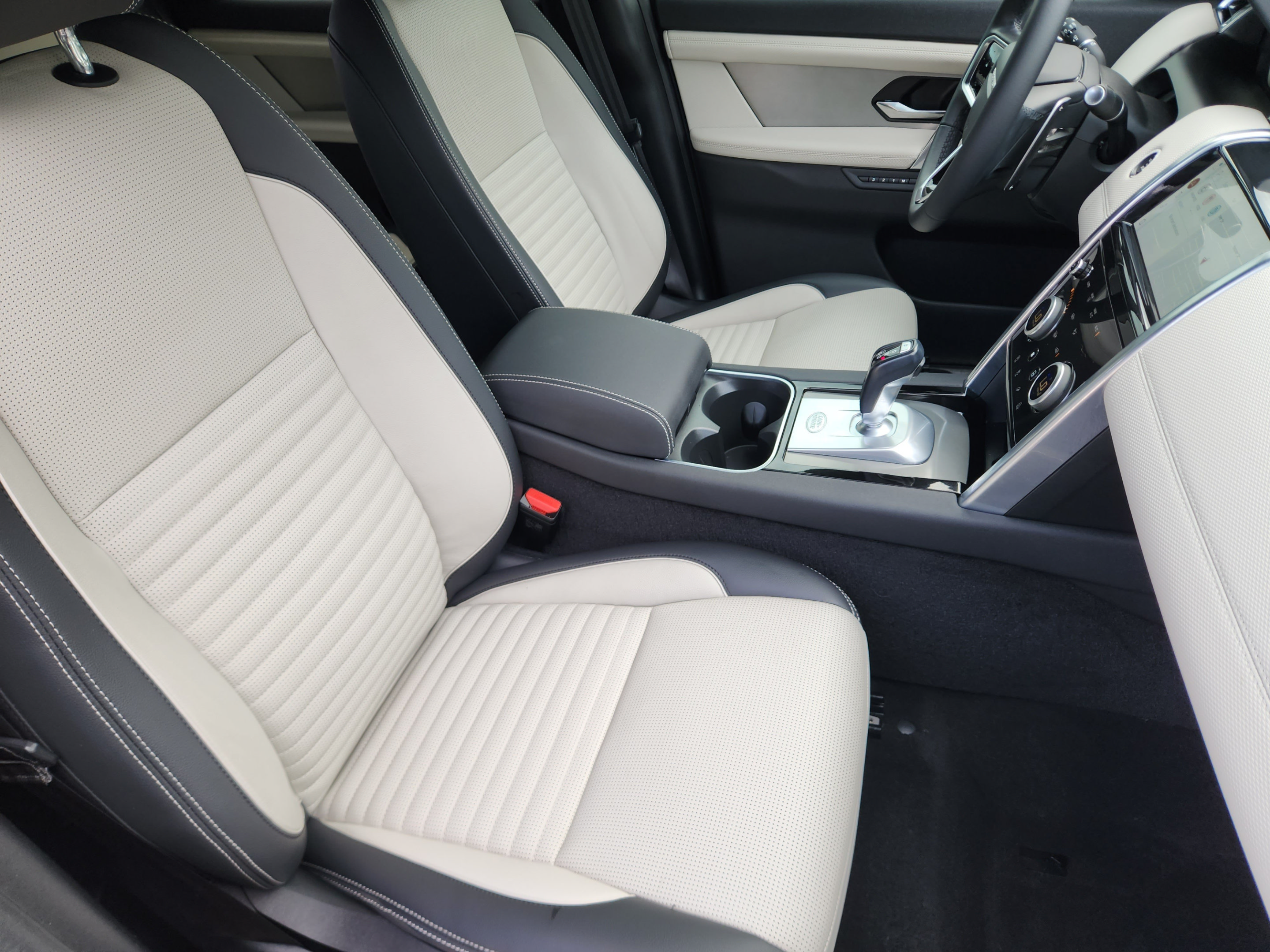 Used 2023 Land Rover Discovery Sport S R-Dynamic AWD/4WD image 7