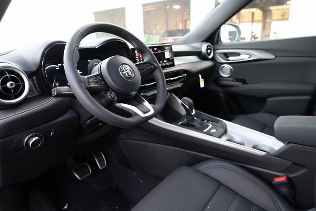 New 2025 Alfa Romeo Tonale w/ Premium Package image 10
