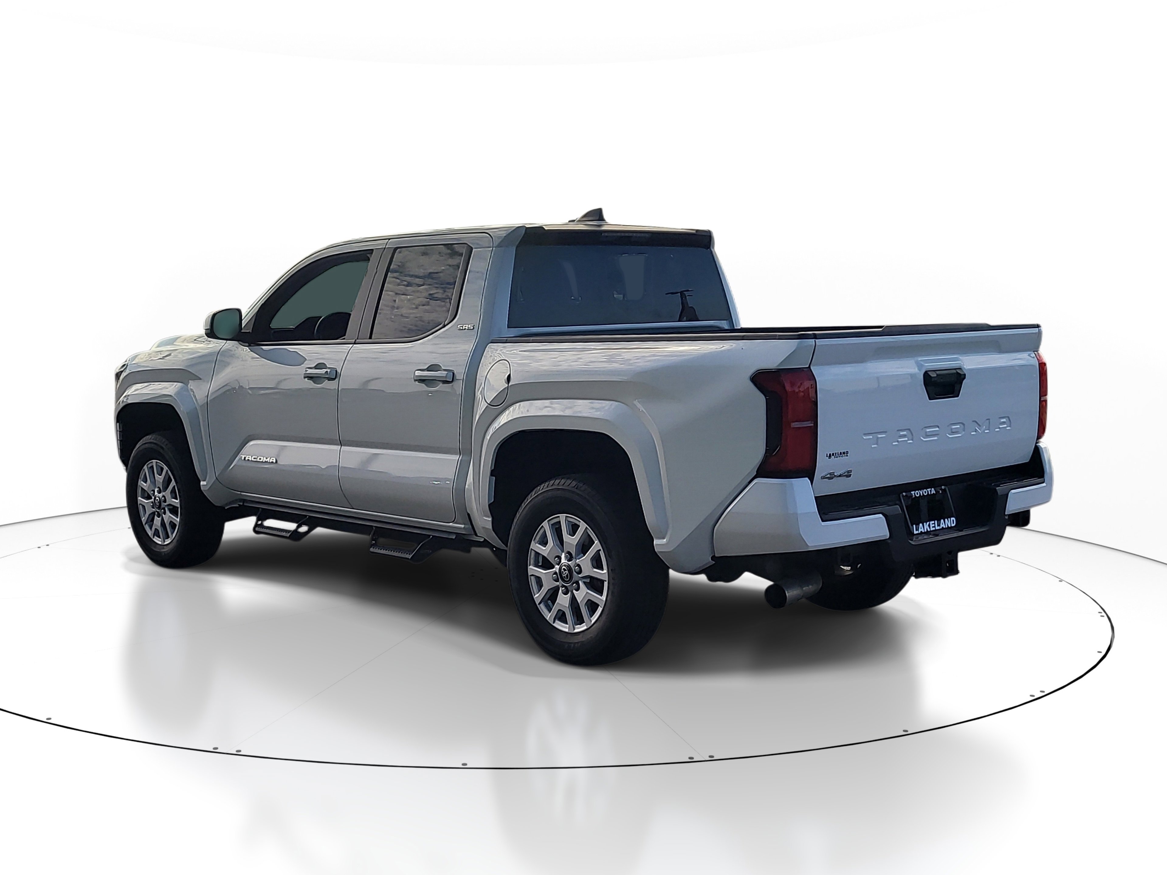 Used 2024 Toyota Tacoma SR5 AWD/4WD image 5