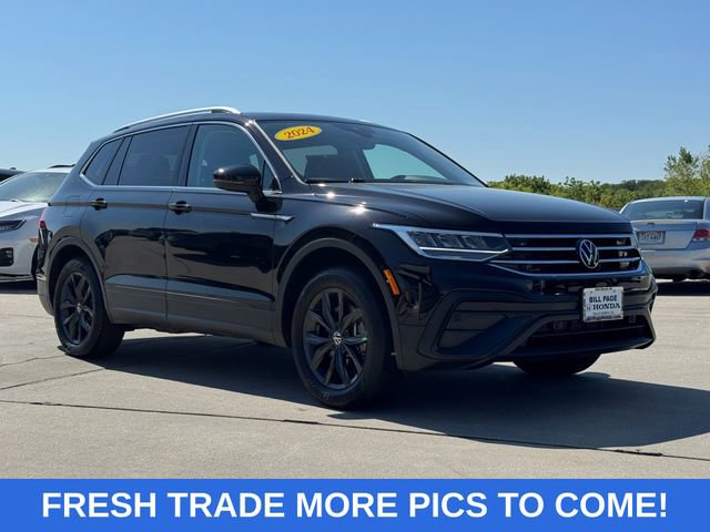 Used 2024 Volkswagen Tiguan SE w/ Panoramic Sunroof Package AWD/4WD image 1