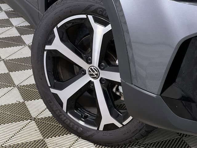 Used 2025 Volkswagen Taos SEL image 10