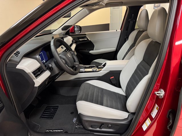 New 2025 Mitsubishi Outlander SE image 8