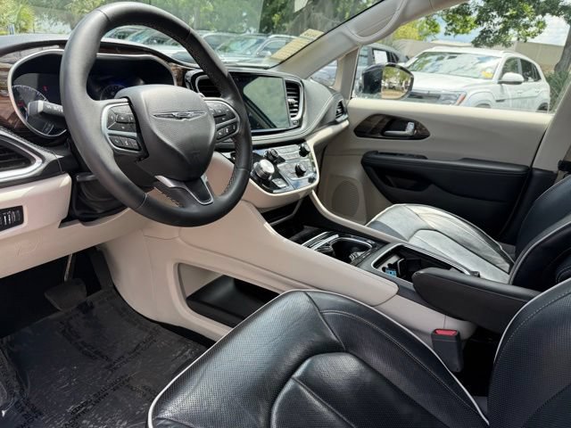 Used 2024 Chrysler Pacifica Limited FWD image 19
