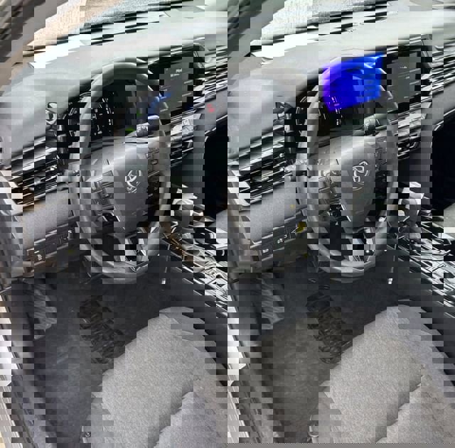 Used 2025 Toyota Camry LE image 19