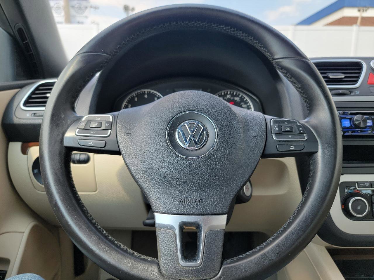 Used 2012 Volkswagen Eos Lux FWD image 35