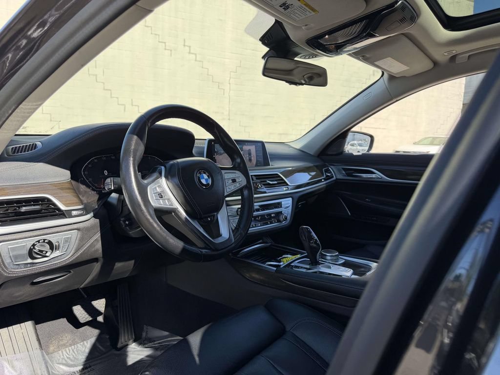 Used 2022 BMW 740i xDrive AWD/4WD image 23