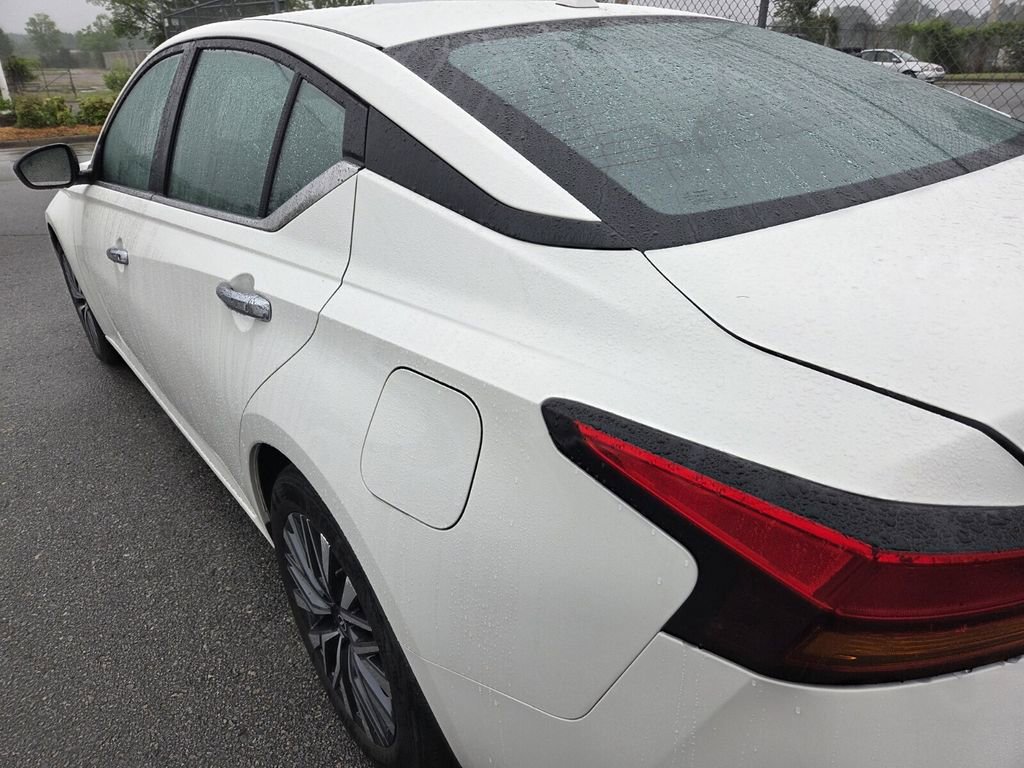 Used 2025 Nissan Altima 2.5 SV FWD image 7