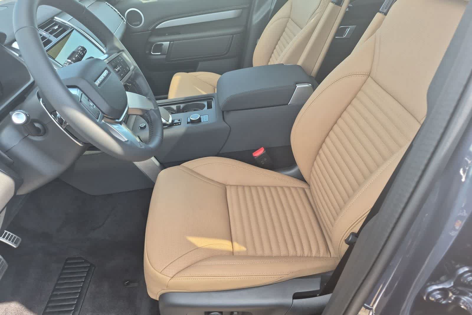 New 2026 Land Rover Discovery Limited Edition AWD/4WD image 16