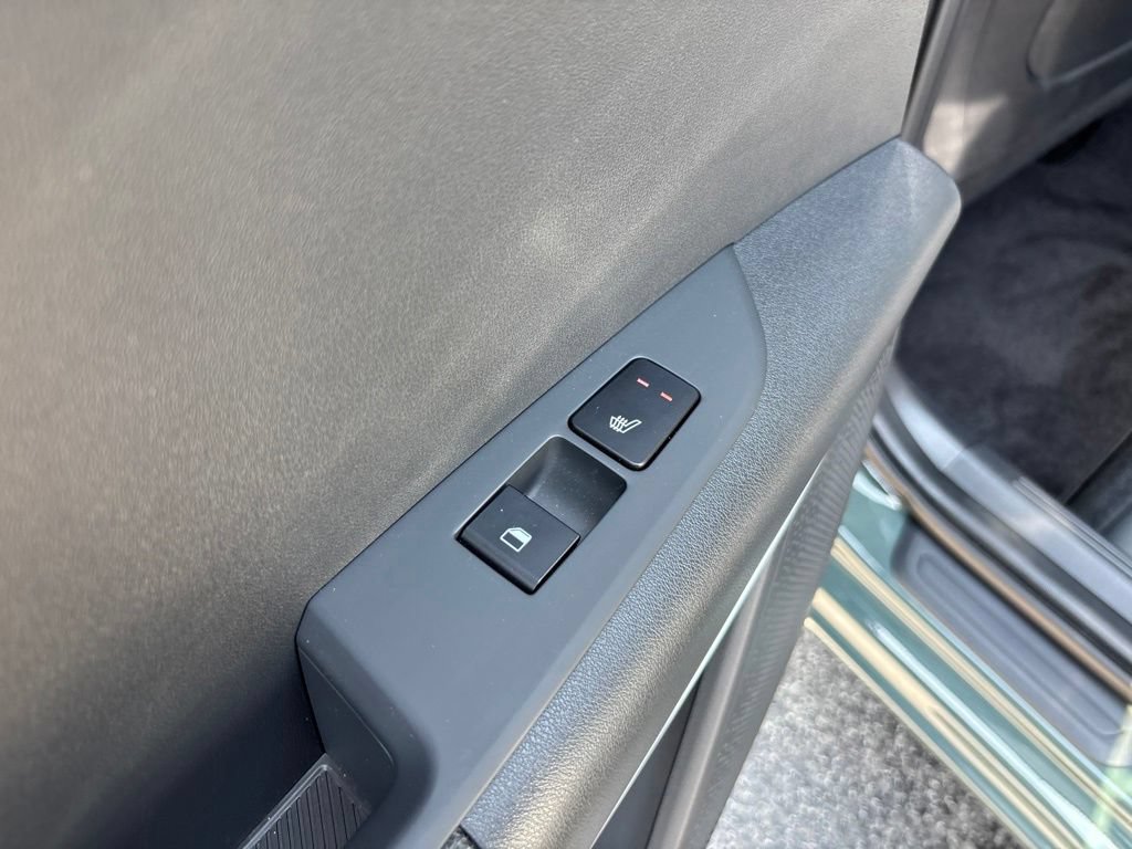 Used 2025 Kia Niro EX w/ EX Cold Weather Package FWD image 22