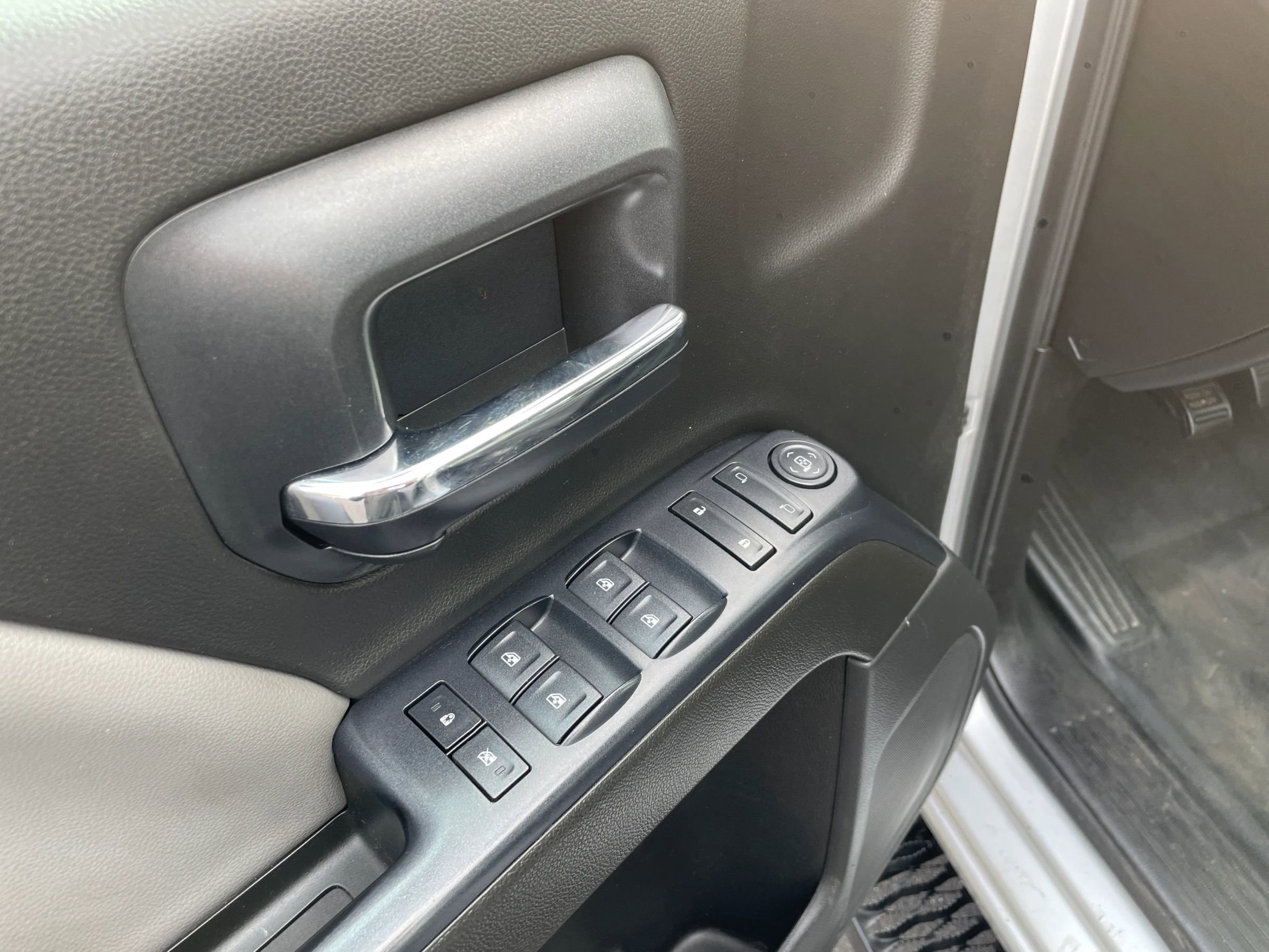 Used 2015 Chevrolet Silverado 2500 W/T w/ Snow Plow Prep Package image 13