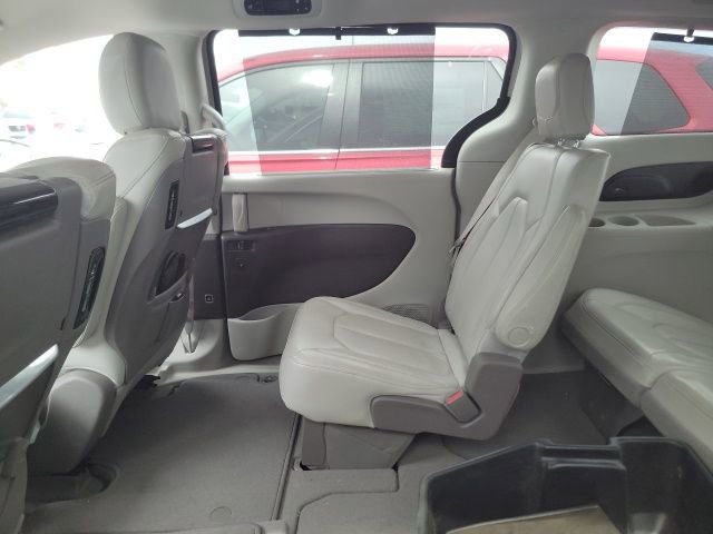 Used 2020 Chrysler Pacifica Touring-L Plus image 13