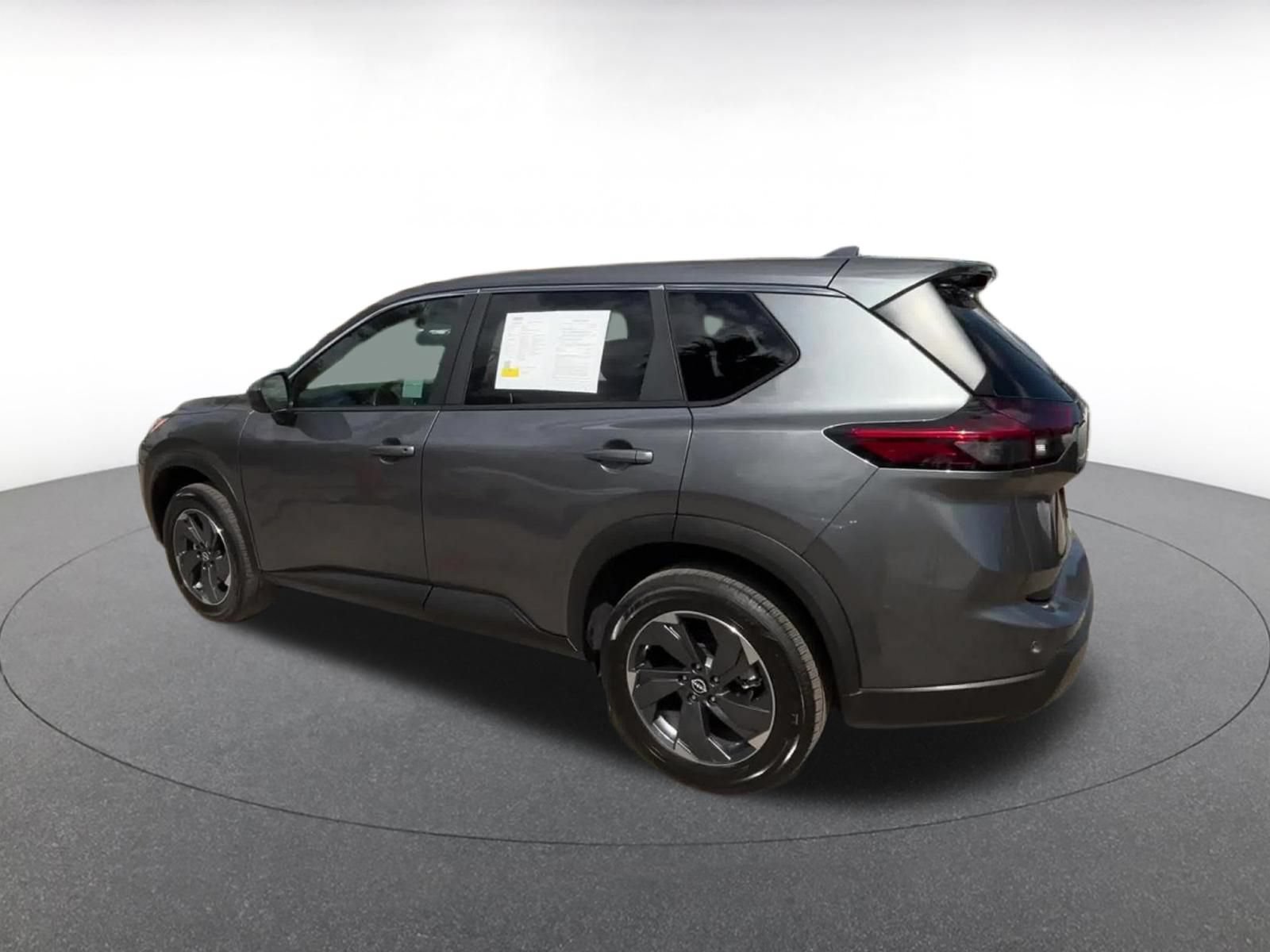 Used 2025 Nissan Rogue SV FWD image 10