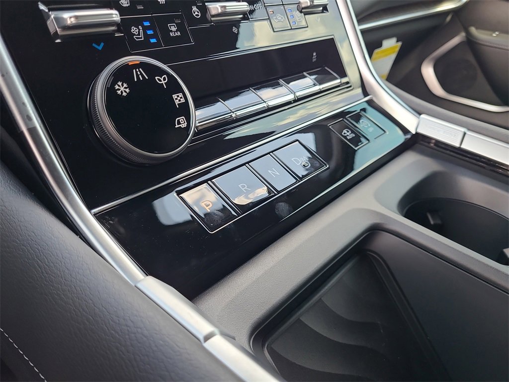 New 2025 Nissan Armada Platinum Reserve image 16