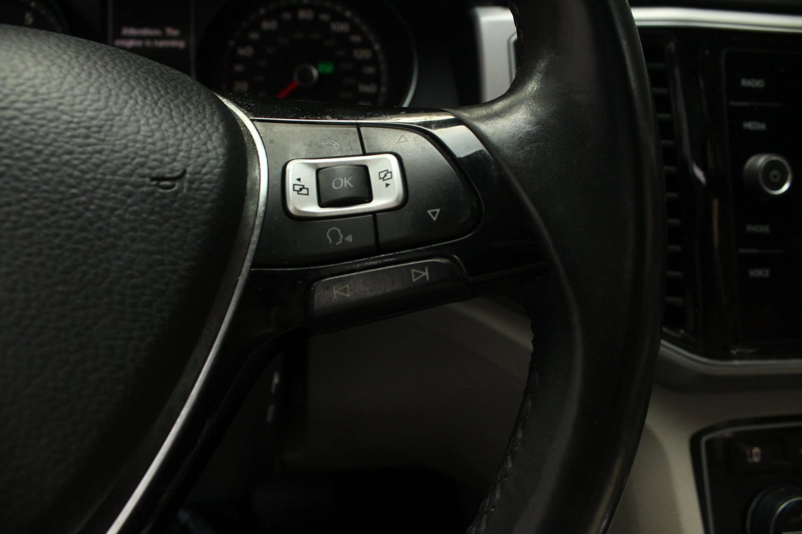 Used 2018 Volkswagen Atlas SEL FWD image 31