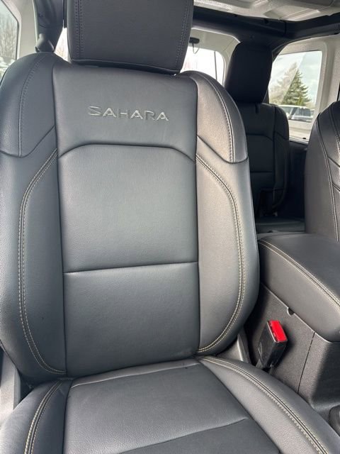 Used 2024 Jeep Wrangler Sahara w/ Technology Group AWD/4WD image 23