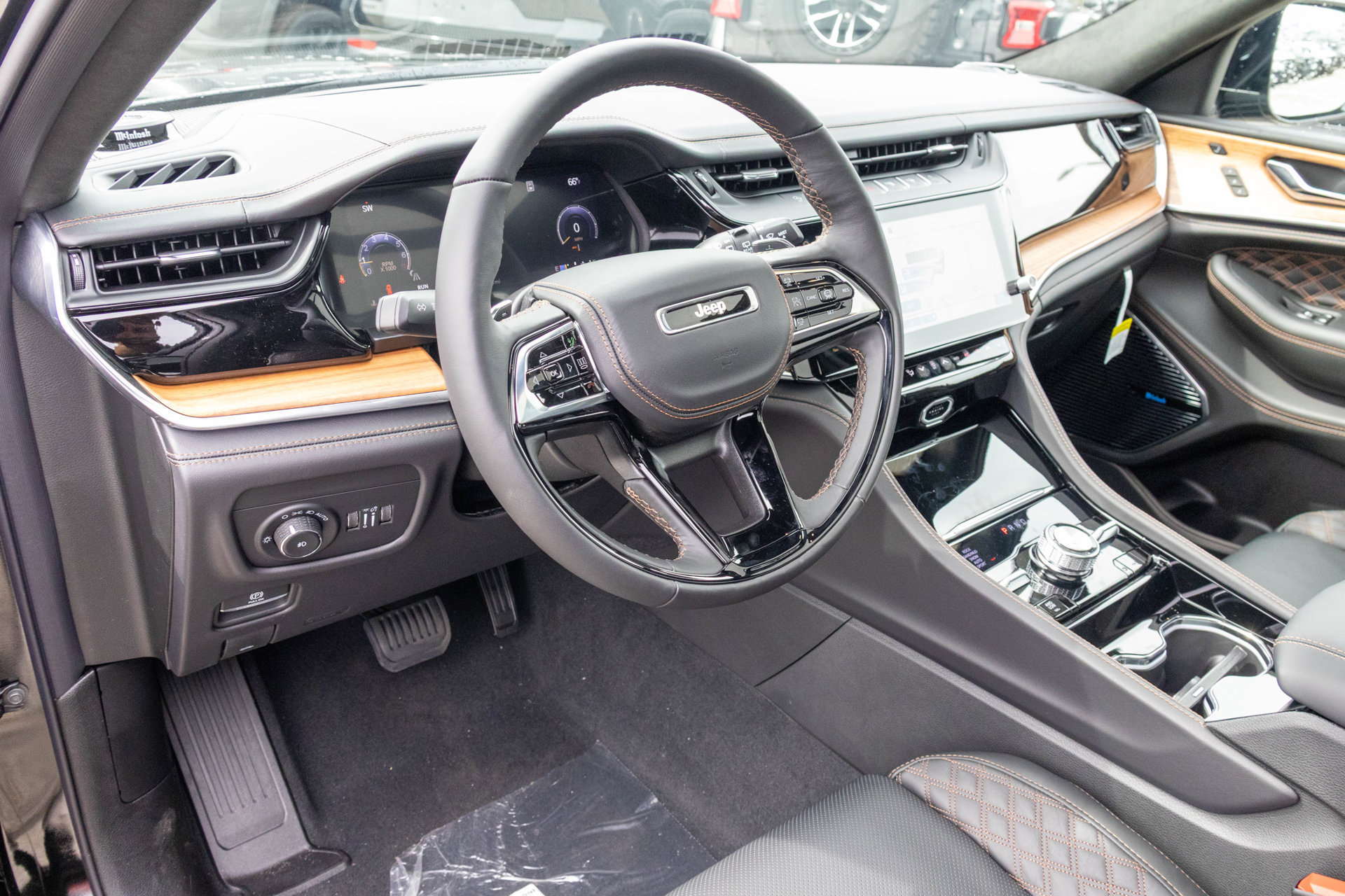 New 2027 Jeep Grand Cherokee Summit AWD/4WD image 4