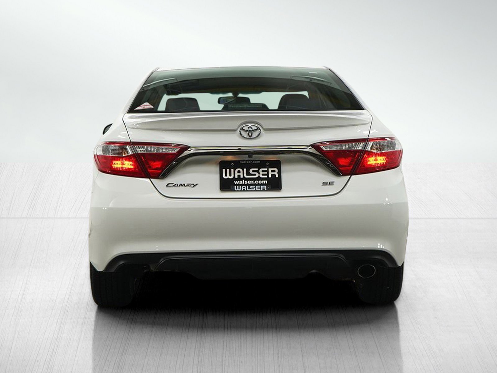 Used 2015 Toyota Camry SE FWD image 4