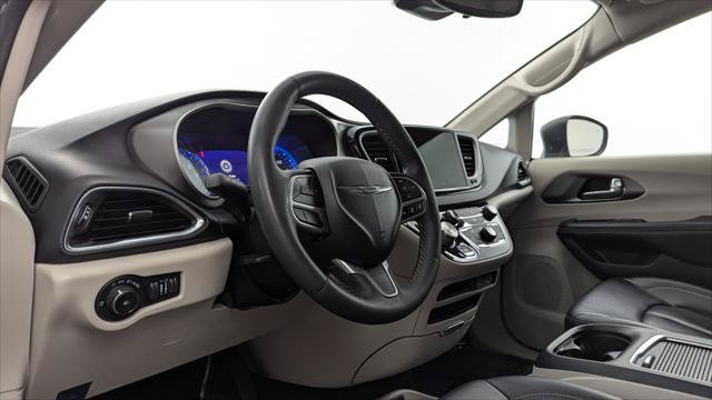 Used 2023 Chrysler Pacifica Touring-L FWD image 24