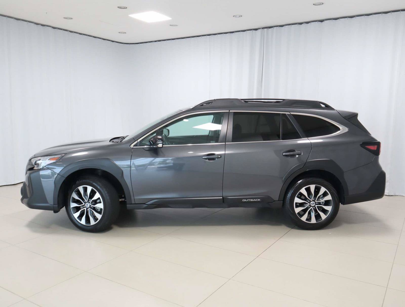 Used 2024 Subaru Outback Limited AWD/4WD image 2
