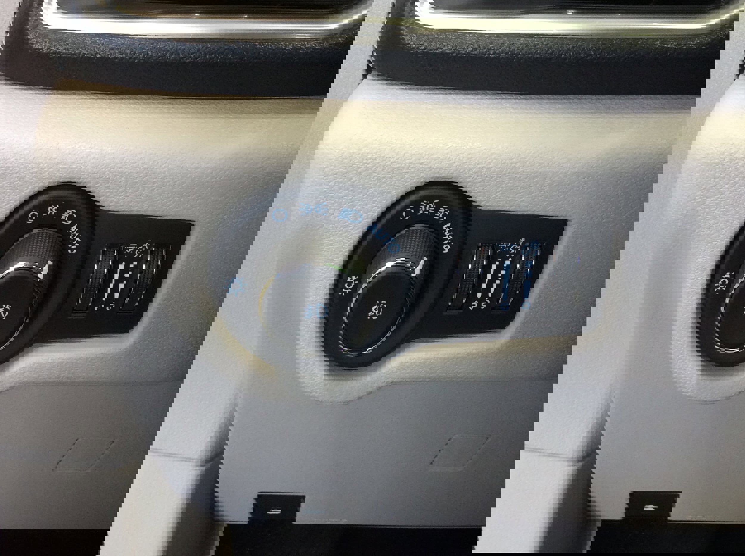 Used 2024 Chrysler Pacifica Limited w/ Trailer Tow Group image 23