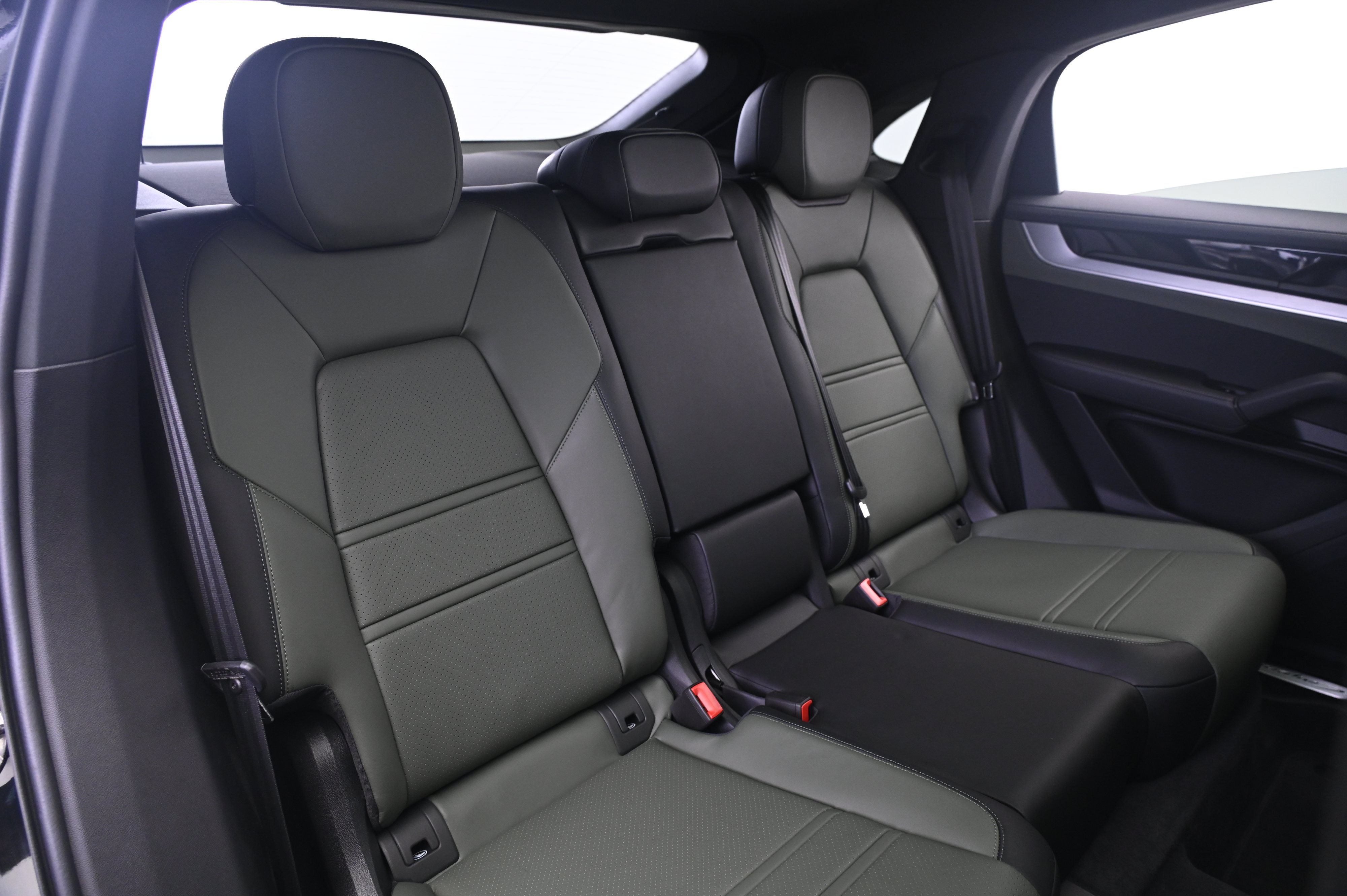 Used 2026 Porsche Cayenne S AWD/4WD image 19