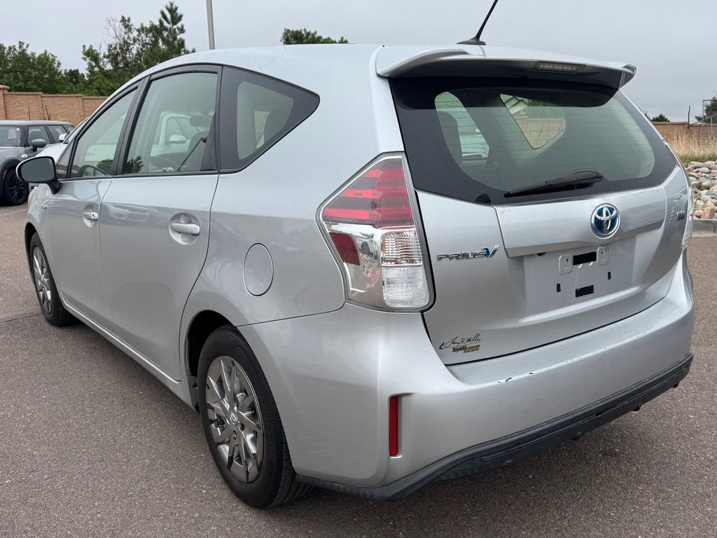 Used 2017 Toyota Prius V Three FWD image 4
