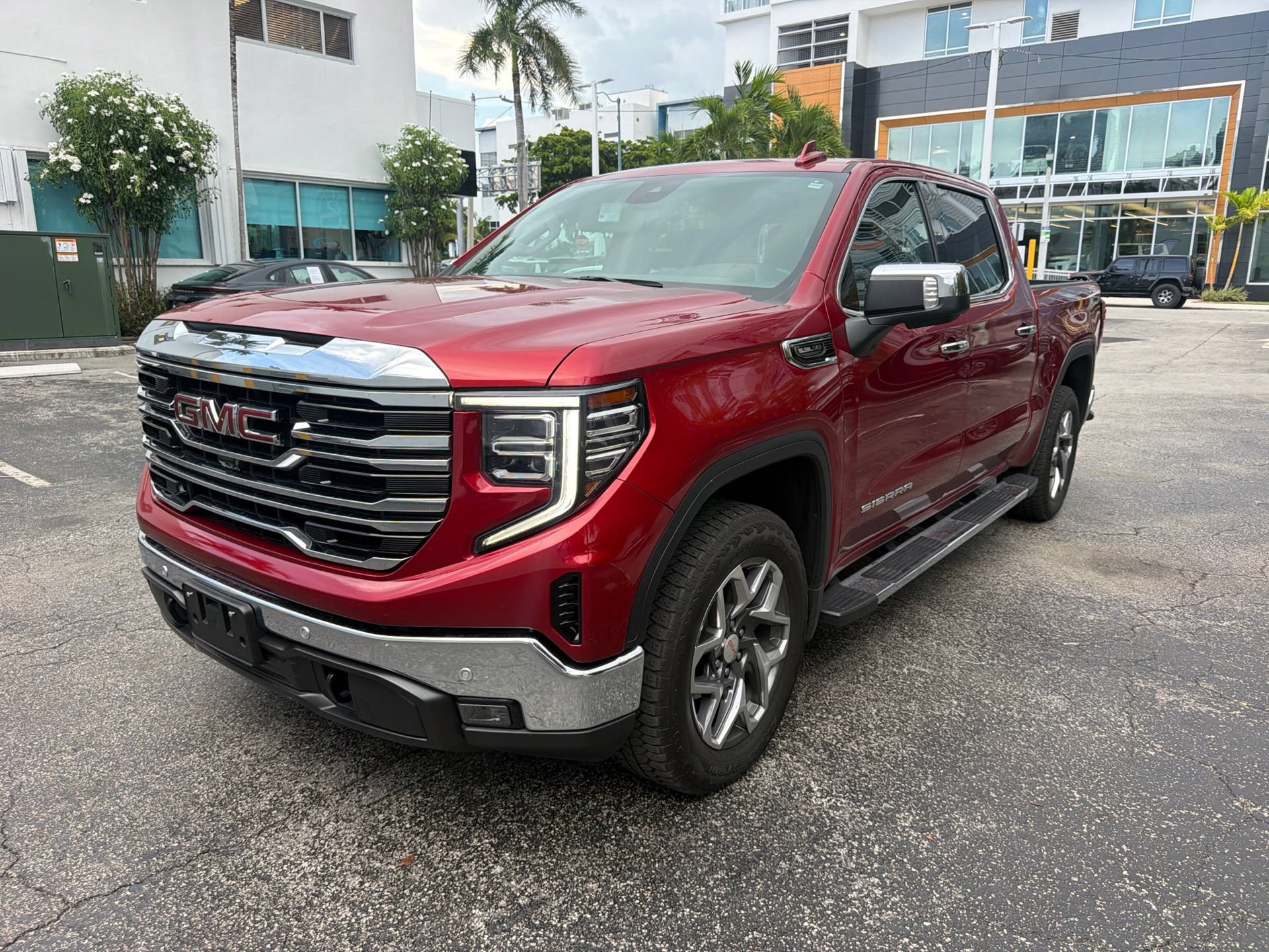Used 2025 GMC Sierra 1500 SLT w/ SLT Premium Plus Package AWD/4WD image 1