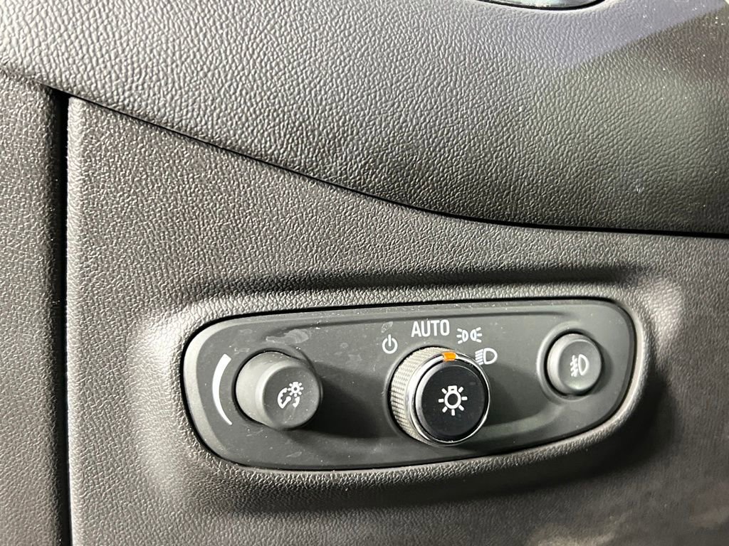 Used 2020 Chevrolet Equinox Premier image 24