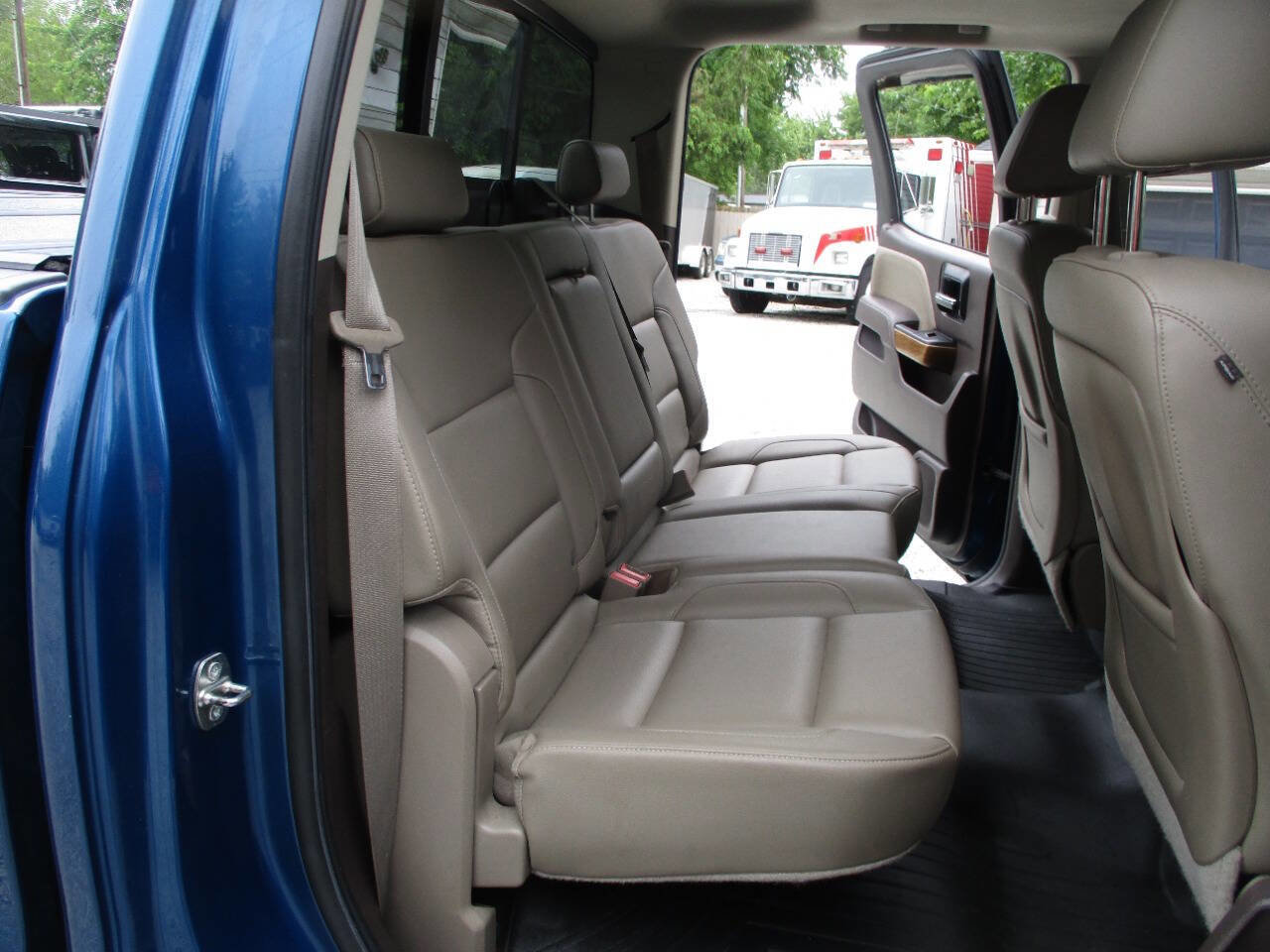 Used 2015 Chevrolet Silverado 1500 LTZ w/ LTZ Plus Package AWD/4WD image 31