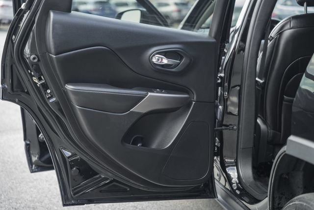 Used 2019 Jeep Cherokee Latitude Plus FWD image 34