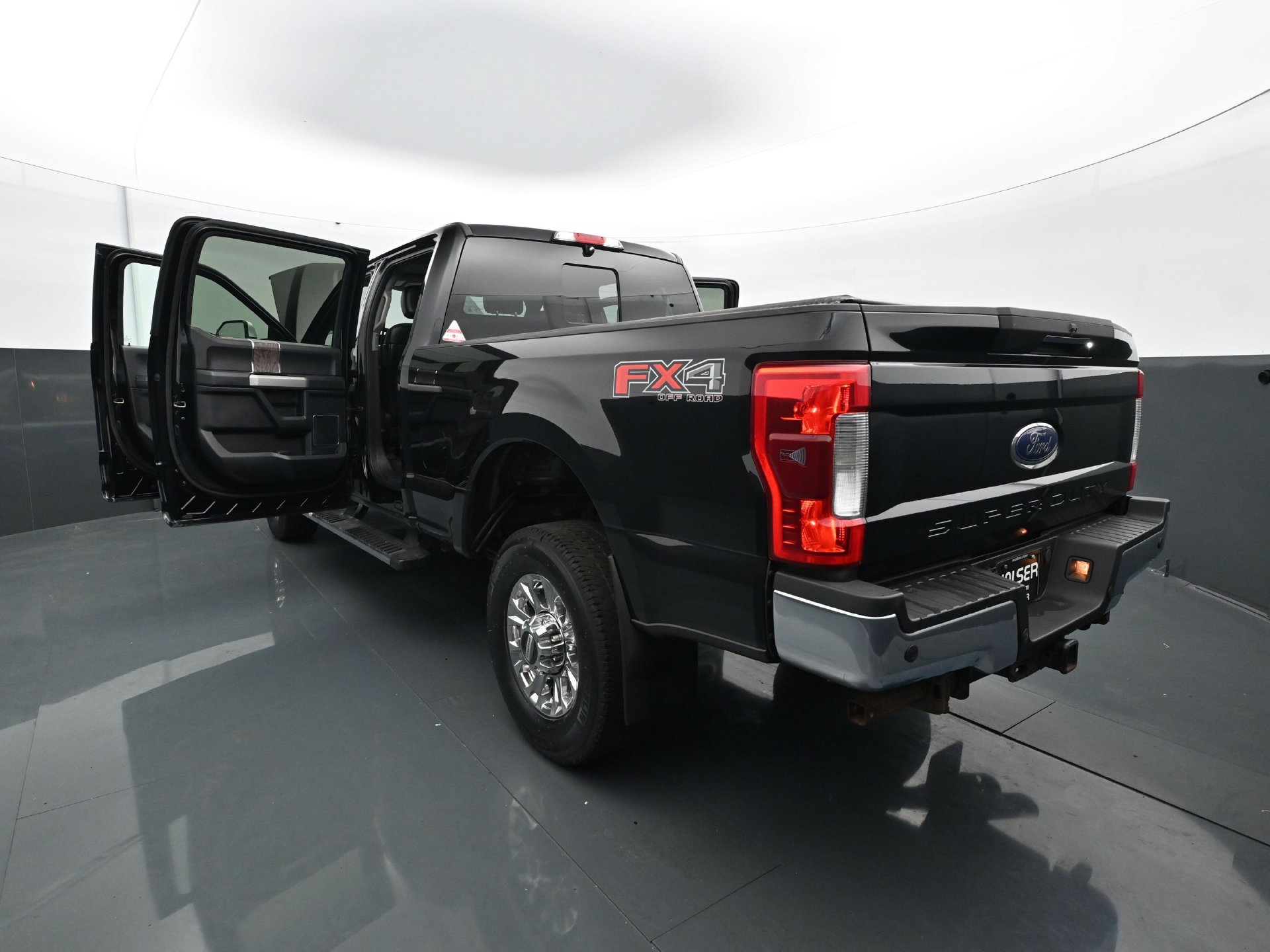 Used 2018 Ford F350 Lariat w/ Lariat Ultimate Package AWD/4WD image 32