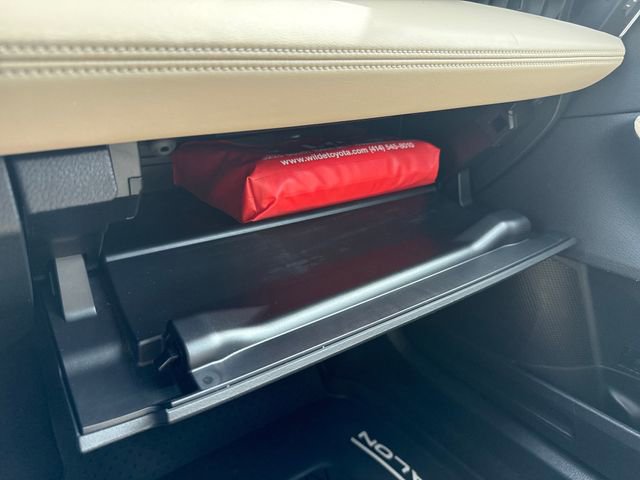 Used 2019 Toyota Avalon XLE w/ Moonroof Package image 38