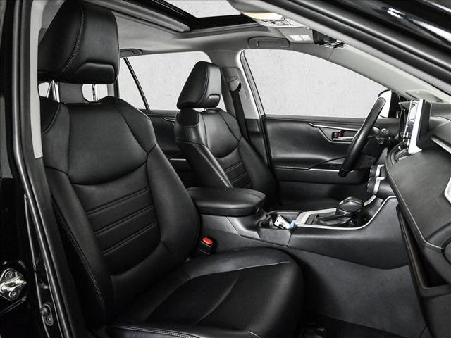Used 2019 Toyota RAV4 Limited FWD image 21