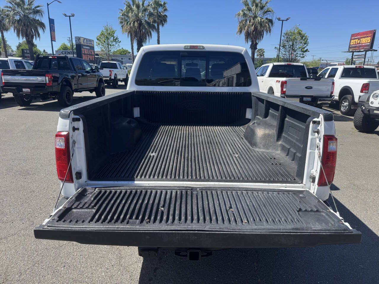Used 2016 Ford F250 XLT w/ XLT Premium Package AWD/4WD image 10