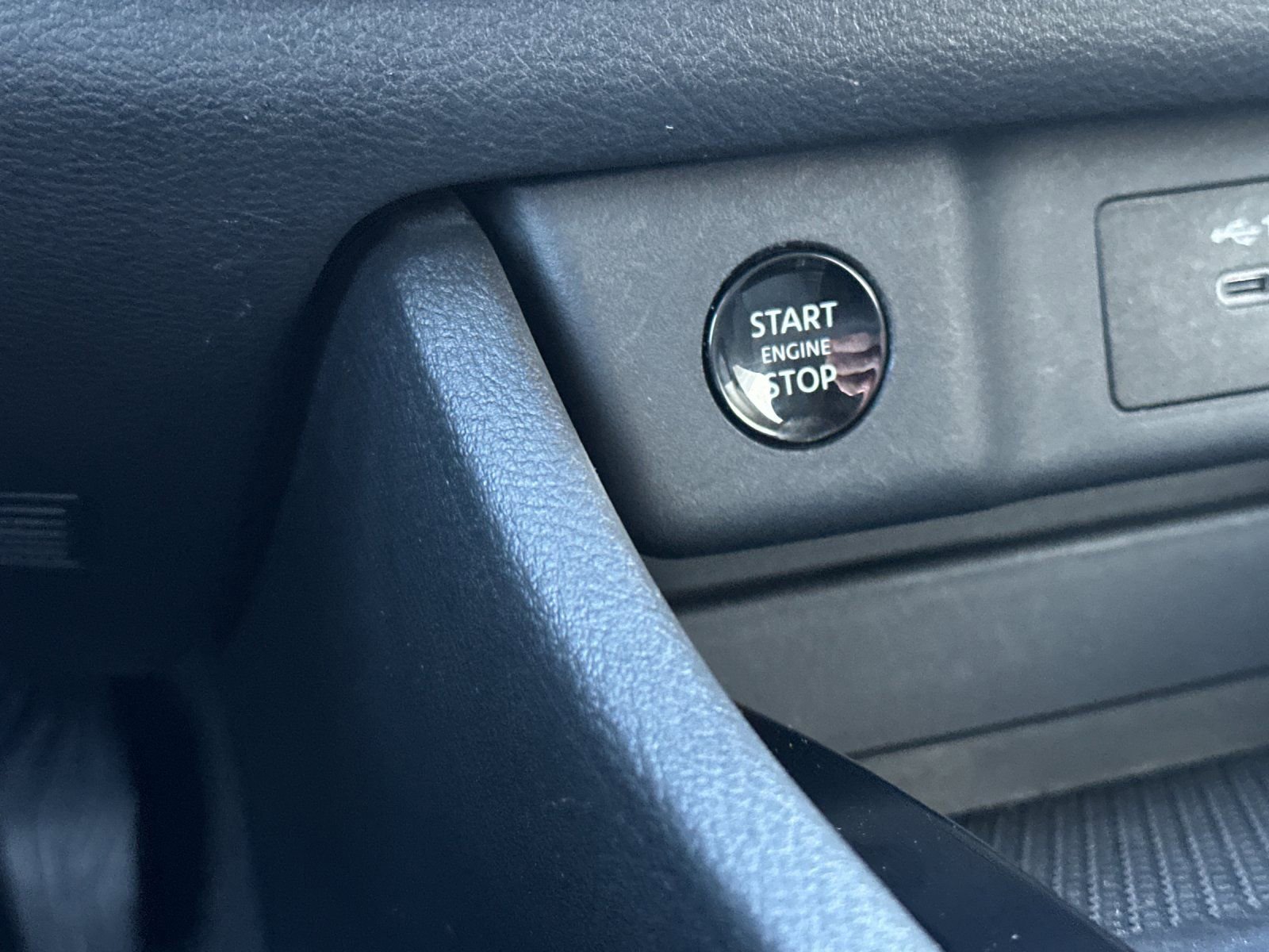 Used 2024 Nissan Rogue SV image 21