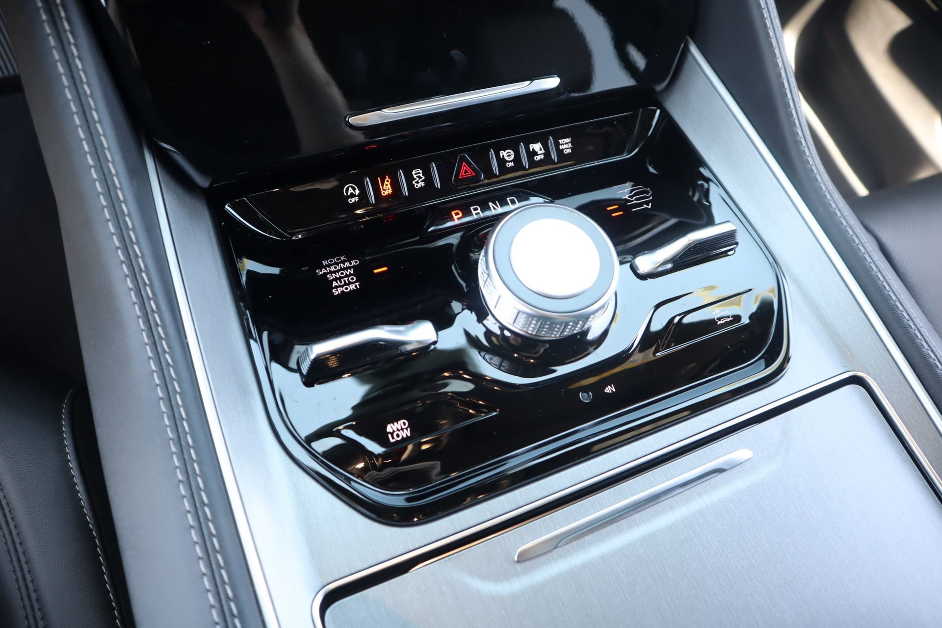 New 2026 Jeep Grand Wagoneer 4WD image 9