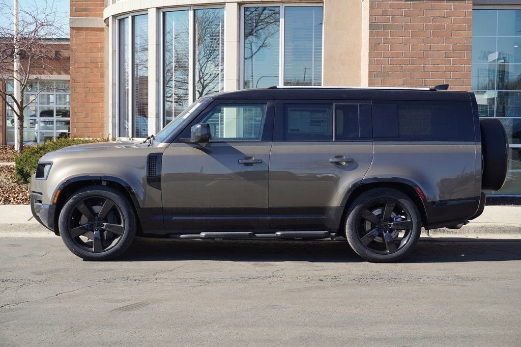 New 2026 Land Rover Defender 130 X-Dynamic SE image 2