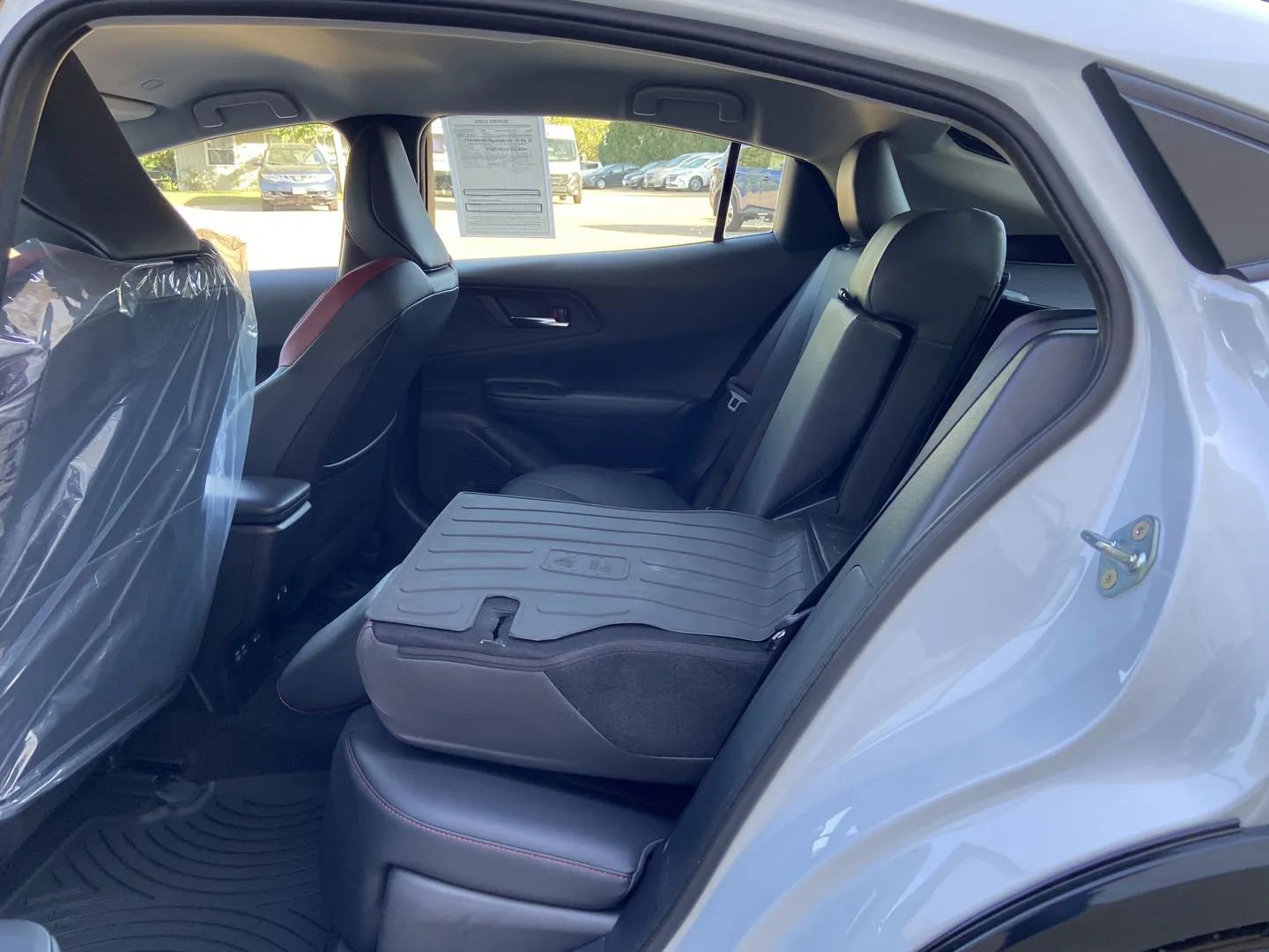 Used 2025 Toyota Prius Plug-In Hybrid image 27