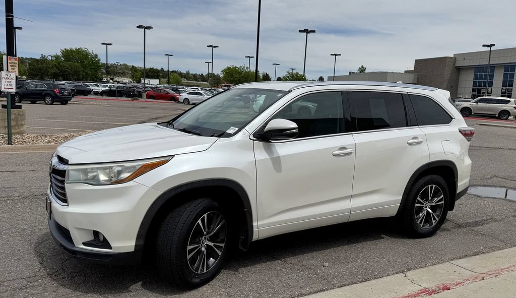 Used 2016 Toyota Highlander XLE AWD/4WD image 4