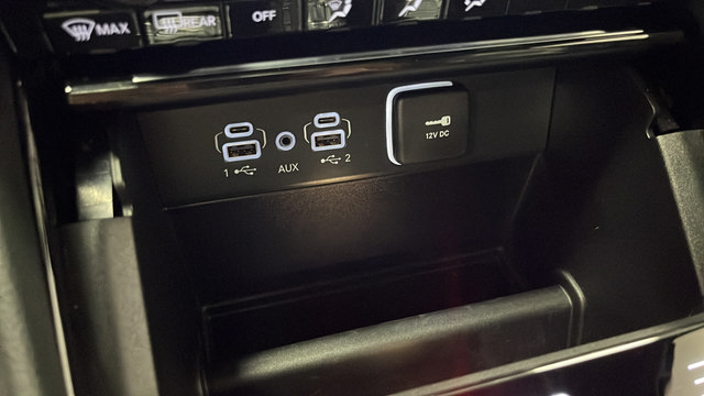 Used 2025 Jeep Grand Cherokee Overland AWD/4WD image 31