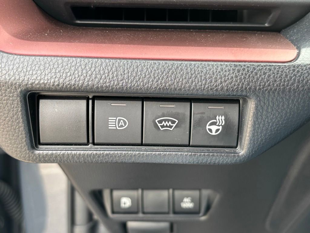 Used 2025 Toyota Prius Plug-In Hybrid image 23