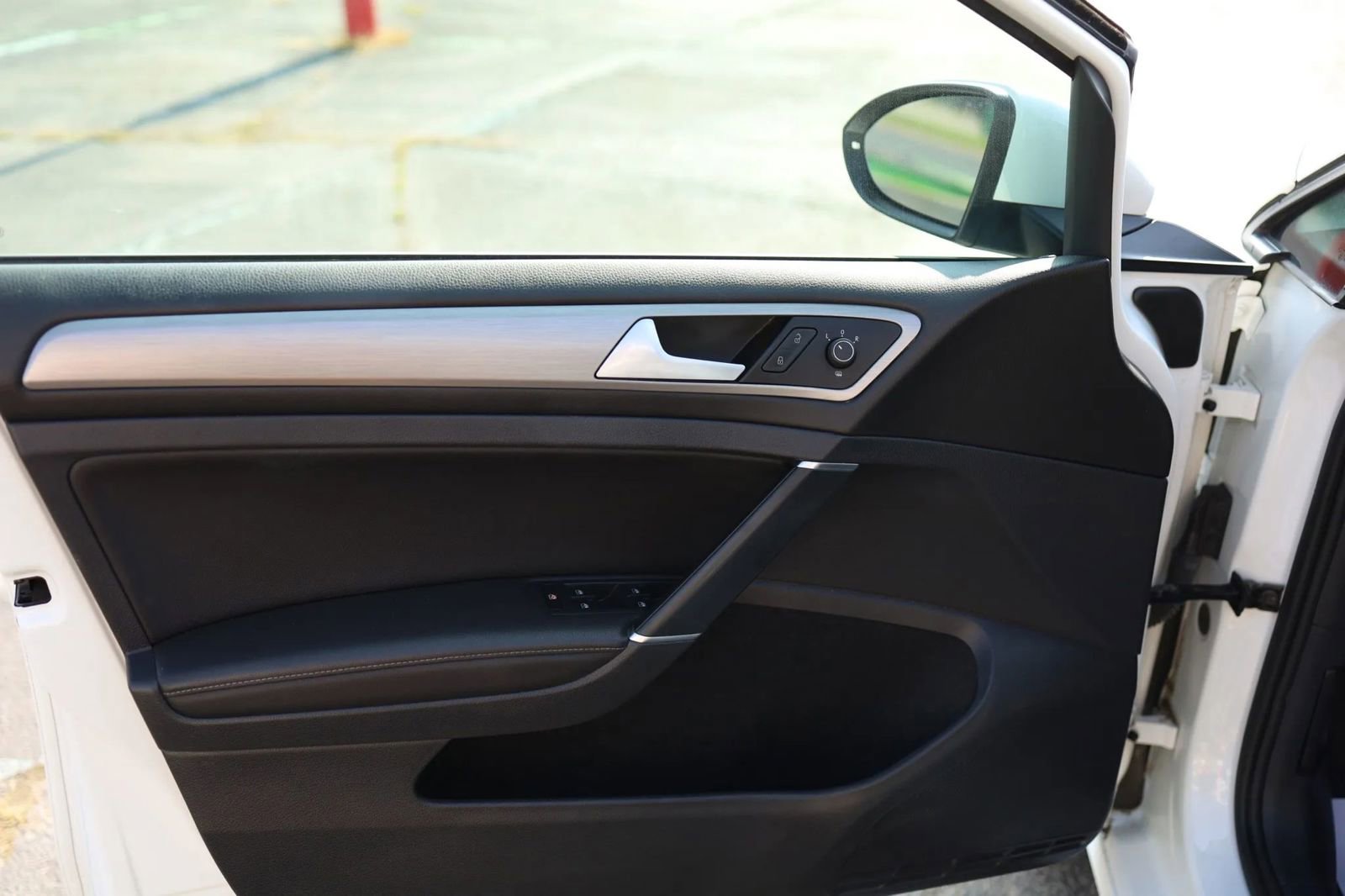 Used 2016 Volkswagen Golf SE image 11