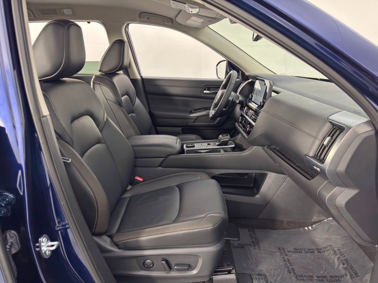 Used 2025 Nissan Pathfinder SL AWD/4WD image 13